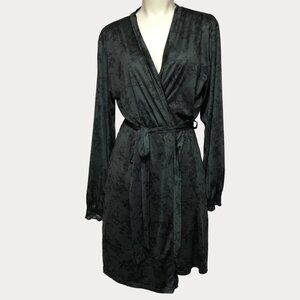 La Vie En Rose Black Floral Satin Kimono Robe Size M/L